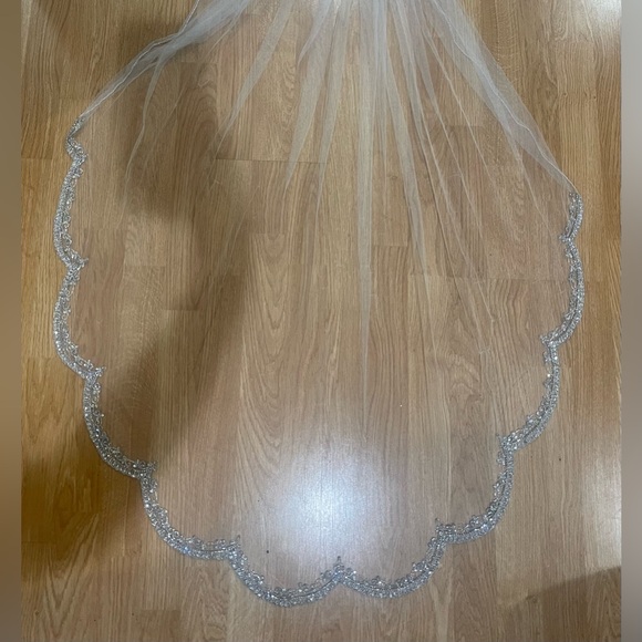Vintage hand stitched, with jewels, long wedding veil, designer Enaura - Picture 5 of 13